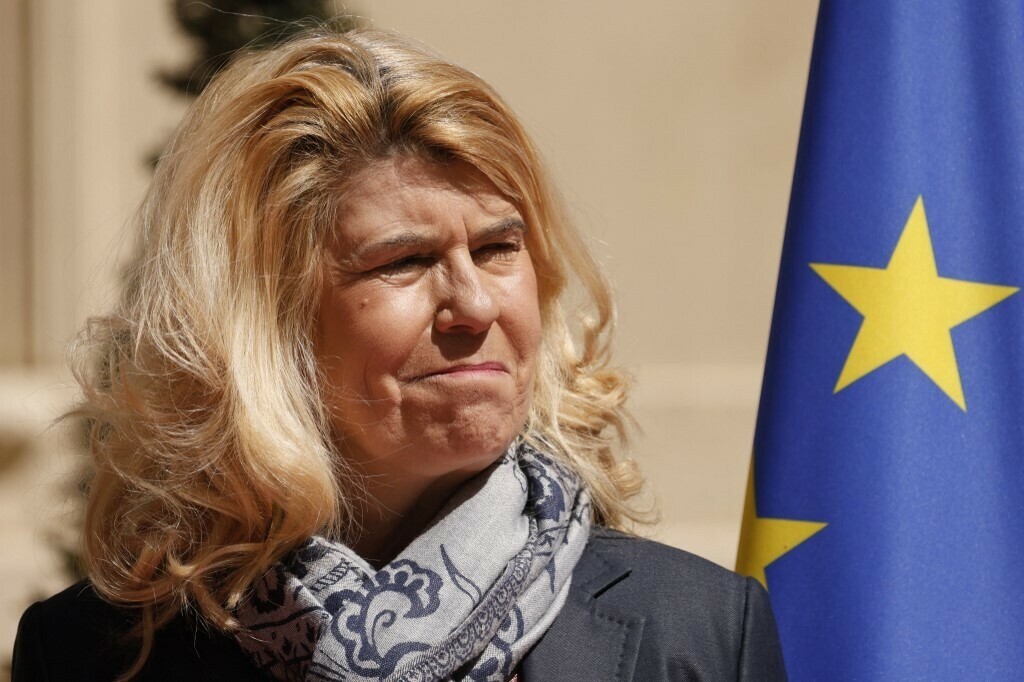 BFMTV's tweet image. 🔴 EN DIRECT
Législatives: la ministre Dominique Faure se maintient dans une triangulaire PS-RN-Ensemble, malgré sa troisième place
l.bfmtv.com/jB8U