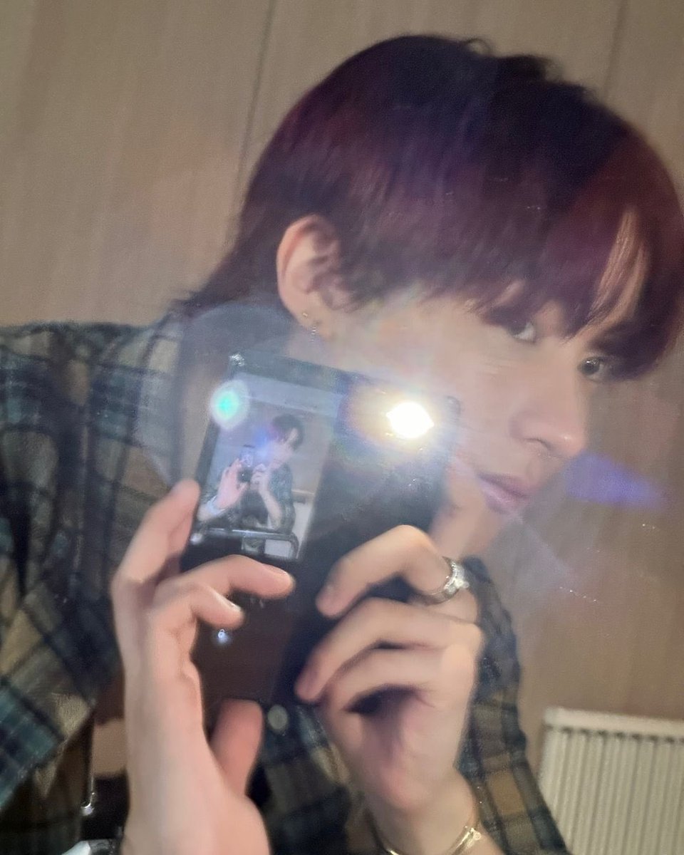 antonsfile's tweet image. riize instagram update with anton