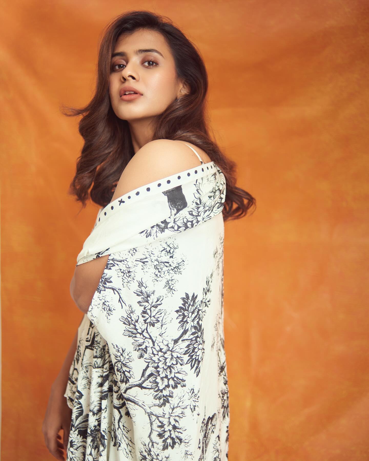 GRY3XN5bAAA_jzR?format=jpg&name=large