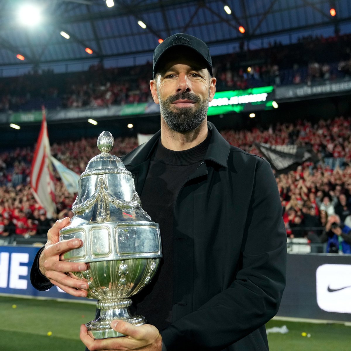 UnitedStandMUFC's tweet photo. 🇳🇱 Ruud van Nistelrooy
🏴󠁧󠁢󠁥󠁮󠁧󠁿 Dan Ashworth
🇳🇱 Rene Hake
🇺🇾 Manuel Ugarte
🇳🇱 Matthijs de Ligt
🇳🇱 Joshua Zirkzee

All done in the next week? #mufc