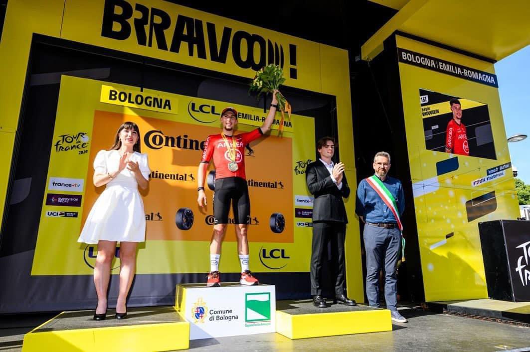 🫶 100 mila persone in strada a festeggiare il passaggio de <a href="/LeTour/">Tour de France™</a> : 🙏 grazie a tutte le persone e le istituzioni impegnate in questi giorni, che con il loro lavoro hanno contribuito al successo della tappa bolognese 💛🚴📸G.Bianchi  
<a href="/comunebologna/">Comune di Bologna</a> <a href="/turismoER/">inEmiliaRomagna</a> <a href="/LeTour_Italia/">Grand Départ Italia</a>