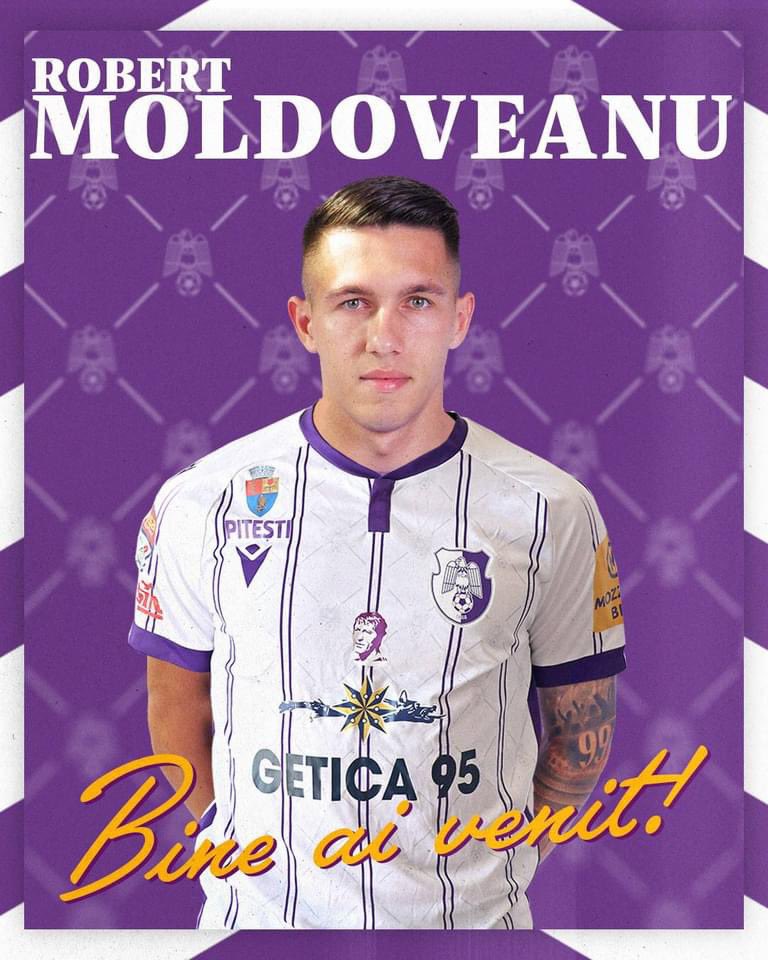 Bine ai venit, Robert Moldoveanu! 
În vârstă de 25 de ani, Robert evoluează pe postul de atacant. Acesta a semnat un contract valabil pe 2 sezoane cu echipa noastră. În sezonul trecut a bifat 26 de partide și 5 goluri pentru echipa situată sub Turnul Chindiei. Mult succes în ⚪️🟣
