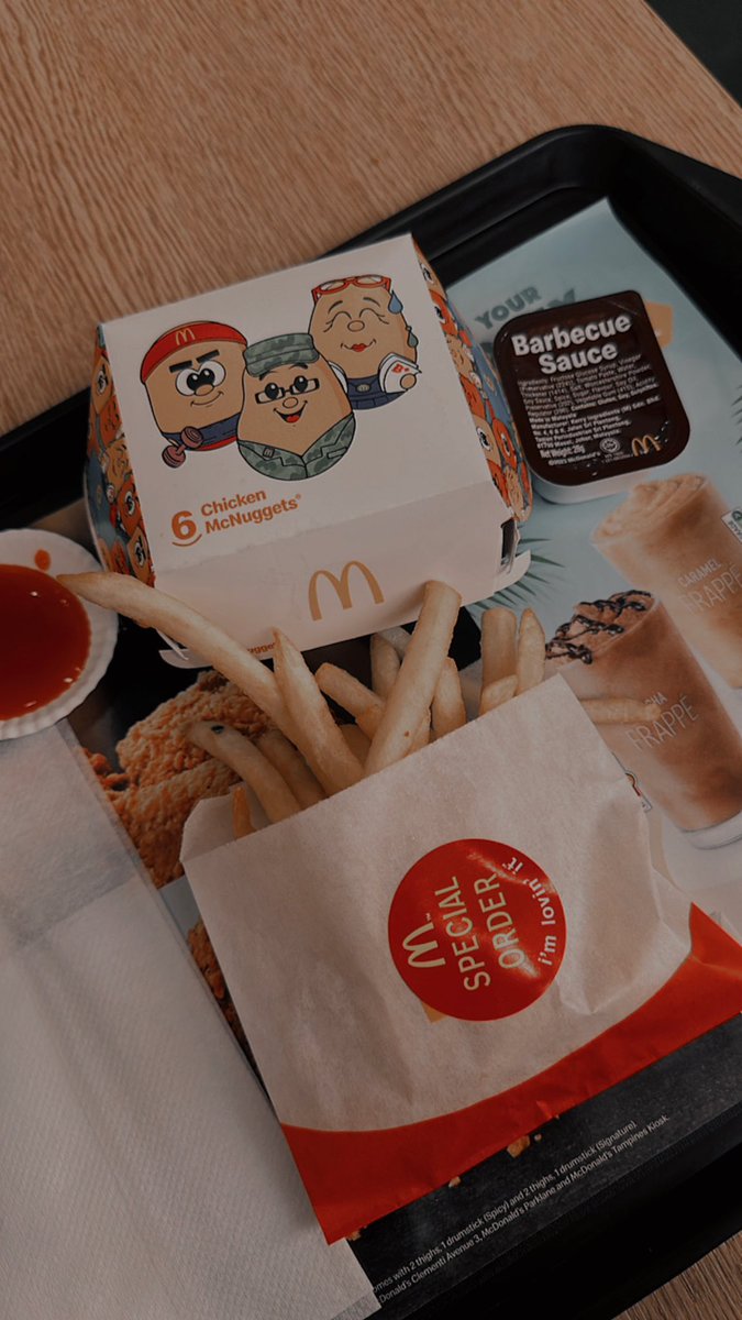 Can’t resist peaks 🤤 look at how cute the McNuggets packaging is 👀 

I’m lovin’ it! <a href="/McDonalds/">McDonald's</a> <a href="/BandwagonLabs/">Bandwagon Labs</a>