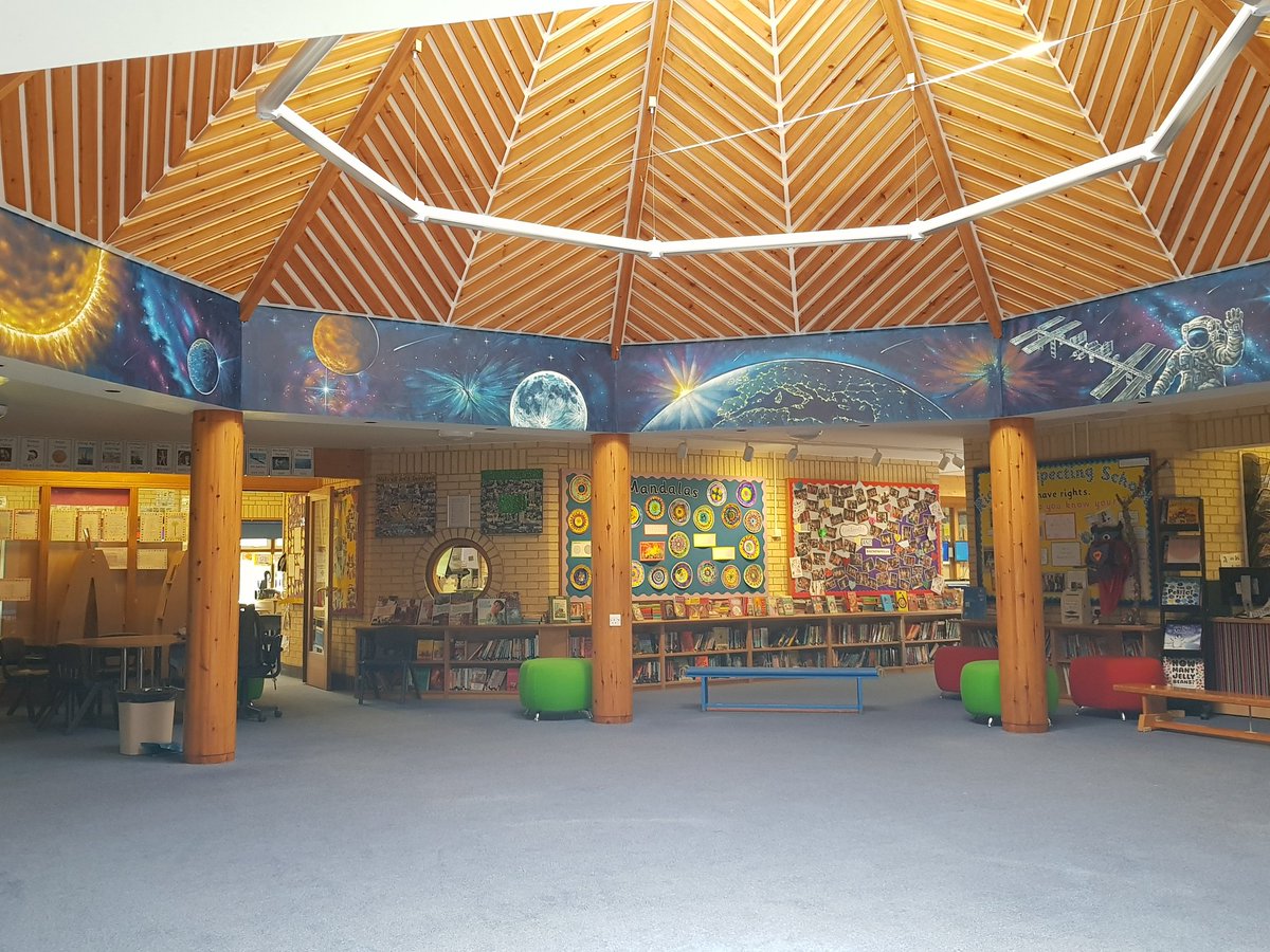 Space mural <a href="/leslandesjersey/">Les Landes School</a>, 360 degrees to feel like a planetarium! More than 20 metres long. A big but magical undertaking.