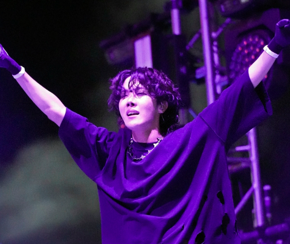 AboutMusicYT's tweet photo. Two years ago today, BTS' J-Hope made history and performed at Lollapalooza. https://t.co/xbb4ZPWXgL