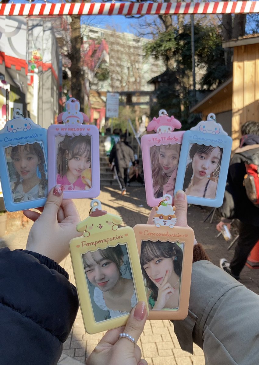 natweme_'s tweet photo. 아무리 생각해도 난 너무 행복한 사람이야 위키미키에 만나서 나의 세상은 밝아졌고 같은 걸 좋아하는 사람들끼리 이렇게 인터넷으로 얘기할 수 있고 외국인인데도 현장에서는 따뜻하게 맞아주는 위키미키와 키링언니들이 있고 난 그냥 너무 행복해 https://t.co/ANyOoSpMcO