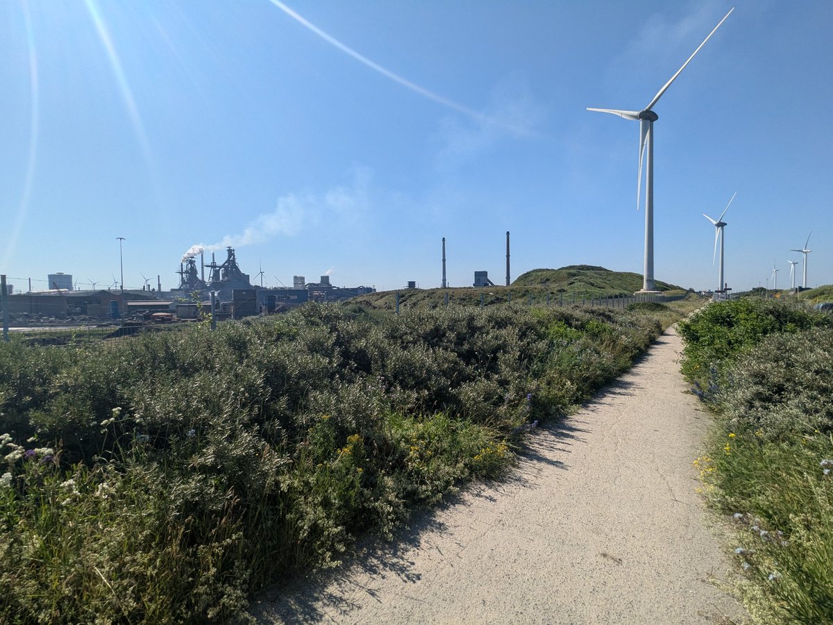 BlogKees's tweet photo. Een bezoek aan IJmuiden stond al een tijdje op mijn wensenlijstje en vorige week was het er eindelijk van gekomen. Je verwacht misschien een #treurtrip maar ik vond het wel een interessante en levendige havenplaats. https://t.co/kewtvNPdcQ