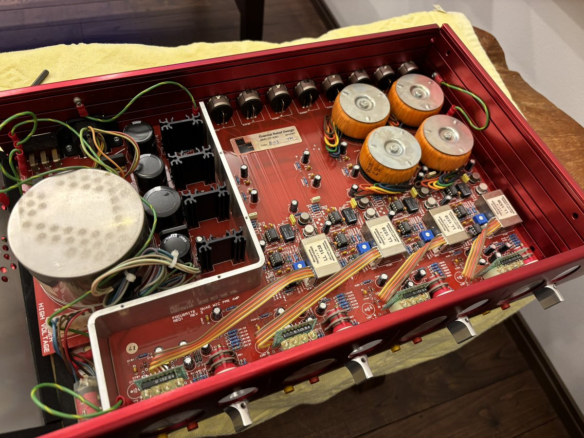 handaohji's tweet image. スタジオ機材のメンテナンス。
よく分からんメーカーのコンデンサが乗っているが、CHORDのDACでも採用されているらしいので音は良いんだろうか？リキャップすへぎか悩む。

#forcusrite
#RED1
#マイクプリ
#レコーディングスタジオ
#わらっぱ
