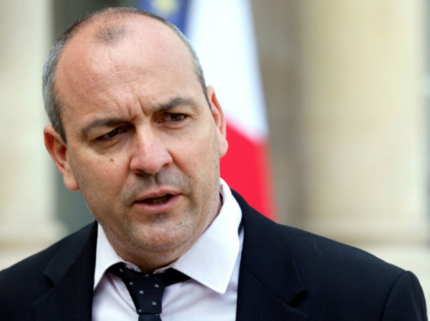 ⚠️Laurent Berger 1er ministre! Le Front Républicain est en bonne voie mais une seule chose lui manque: une figure rassurante, apaisante &amp; combative, pour rassembler de LFI aux Républicains et cesser d'agiter le chiffon rouge #Mélenchon >Retweetez pour qu'il se lance MAINTENANT🙏!