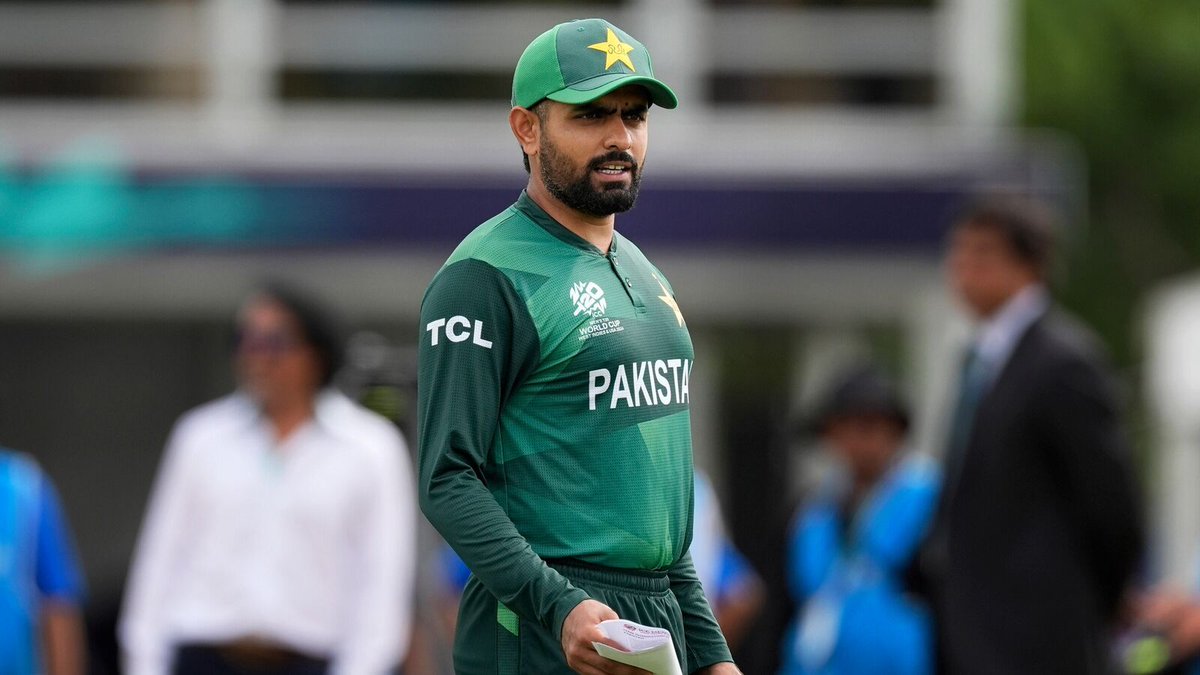 its_Iqbal01's tweet photo. Still Supporting Only My King in a World of Plastic Fans, so I can proudly say in future that when everyone was d*ckriding Kohli &amp; degrading you even your fans, I'd supported you

Waiting for your BIG COMEBACK @babarazam258
- Your Loyal Fan

#INDvSA #T20WorldCupFinal #BabarAzam𓃵 https://t.co/jLfAq9DZwP