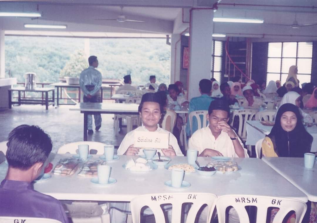 ansaragerik's tweet photo. Min scroll pulak group Facebook AnSaRa Gerik. Eh terjumpa pula gambar tahun 1995 masa hari raya Aidiladha. Meriah juga eh time ni. Min pun kat alam roh lagi😂.

Mana batch '95? Like sikit. https://t.co/XpxWdcfs9t