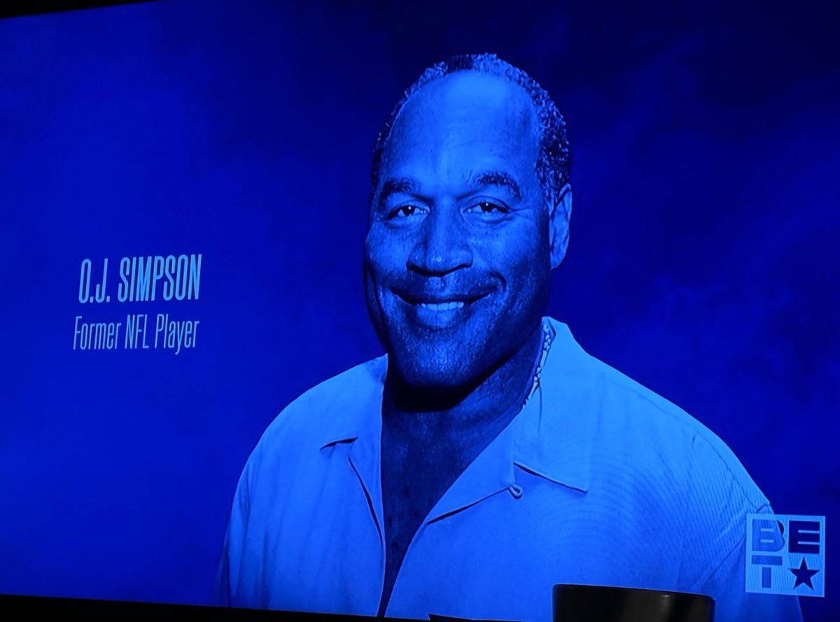 PopBase's tweet photo. O.J. Simpson was featured on the ‘In Memoriam’ segment at the #BETAwards. https://t.co/m04bxsUHp5