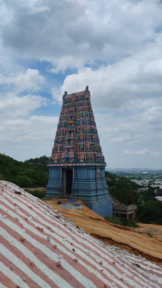 p_jegatha's tweet photo. A photo dump is a series of 3-10 photos uploaded in a carousel format!
#JuneDump 😍🙌
1: #செம்மொழிபூங்கா #சென்னை
2: #ChatWithChithra
@ToouringTalkies @chithralax
@gmkhighness
🔗👇 https://t.co/rZ2Tg0F5J9
3: #திருத்தணி_முருகன்கோவில்
4: #Thirupathi #NightTravel #Music https://t.co/OxXC2IRp1r