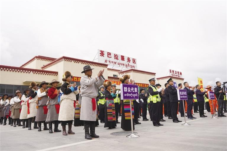 TibetNews11's tweet image. Aperta al traffico la #superstrada di Lari