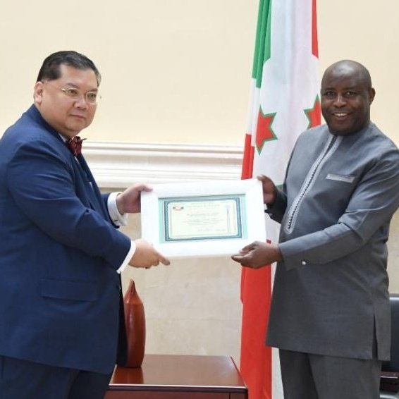Félicitations à S.E. le Président <a href="/GeneralNeva/">SE Evariste Ndayishimiye</a> ainsi qu’au gouvernement et au peuple burundais à l’occasion du 62ème anniversaire de l’indépendance restaurée du #Burundi🇧🇮, en priant pour que le Seigneur continue de bénir la nation avec la paix, la justice et la prospérité.