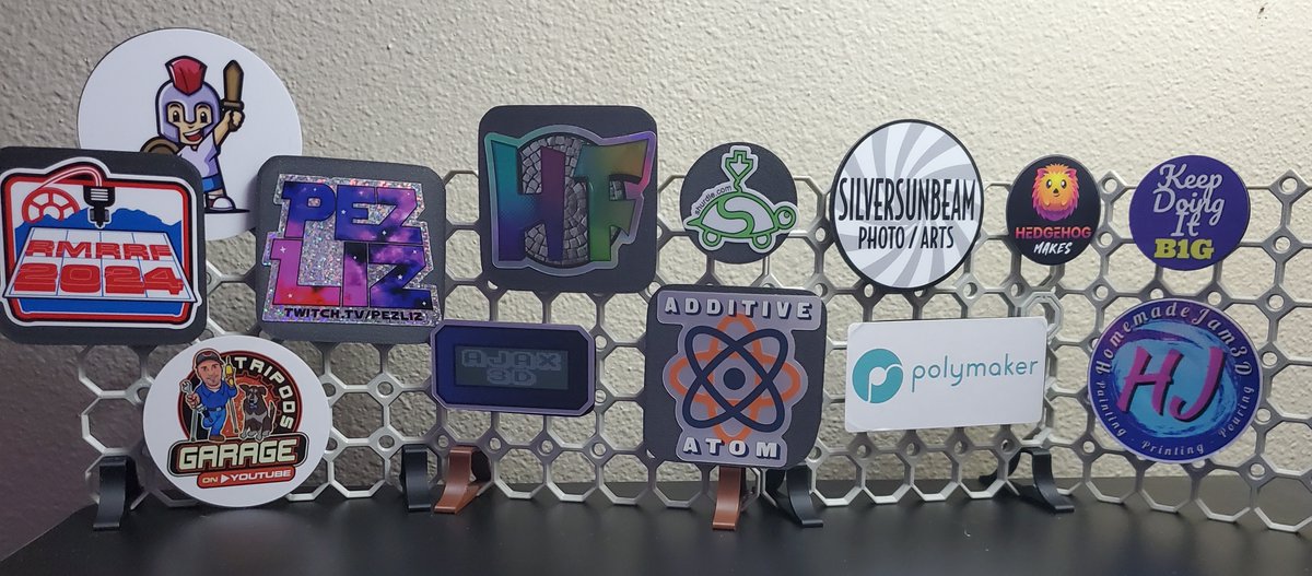 DaddyWazzy's tweet image. Unleash your creativity with this customizable 3D sticker board! Re-purpose, re-position, and make art in your own space. Get started here: than.gs/m/1094241 #ArtInnovators #Design3D @Thangs3D