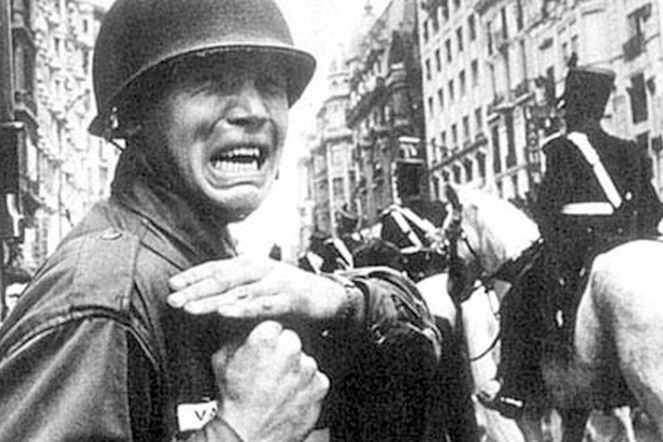 Un 1 de julio y la foto más icónica de la partida del General.

#PeronVive