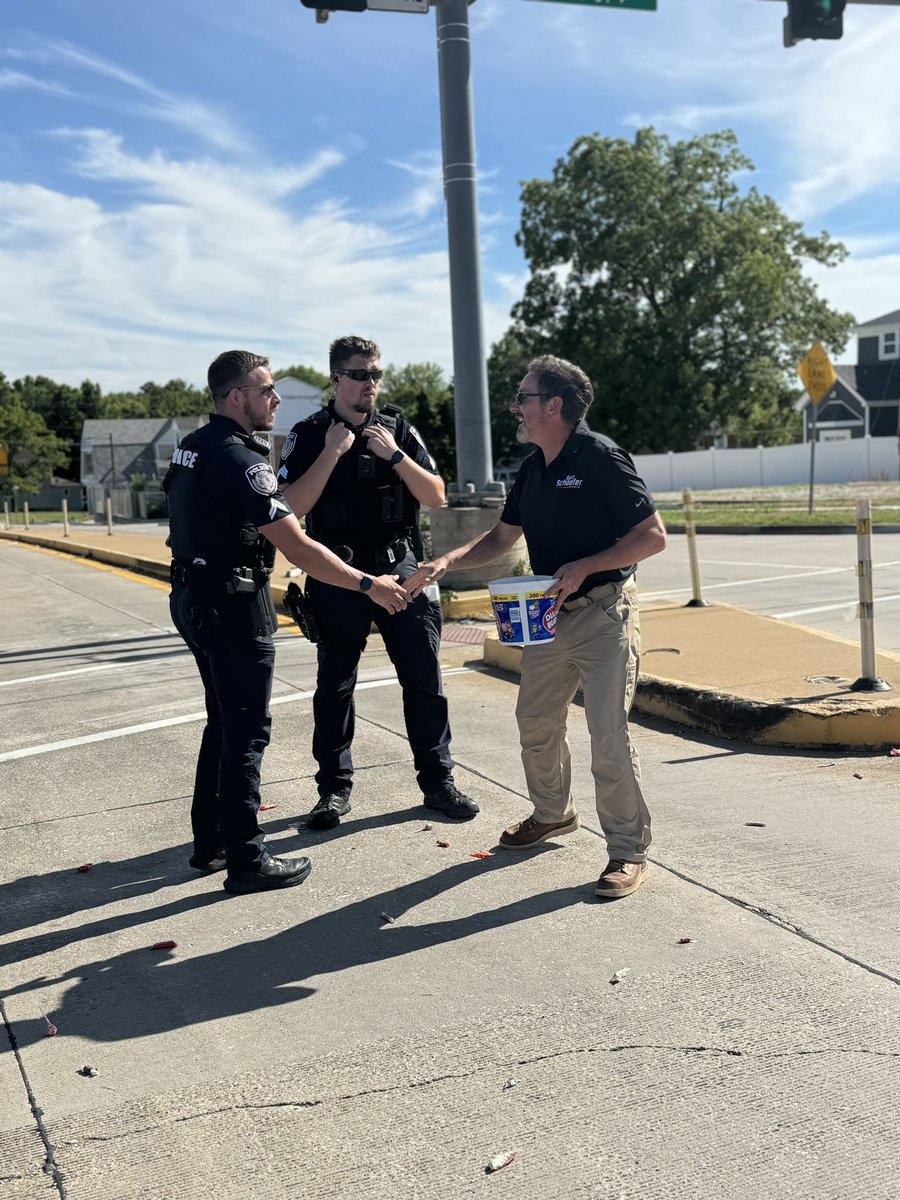 KurtUSchaefer's tweet image. Great to be with so many patriots at the Warren County Fair Parade this evening. Absolutely perfect weather! A beautiful #MidMO night!
