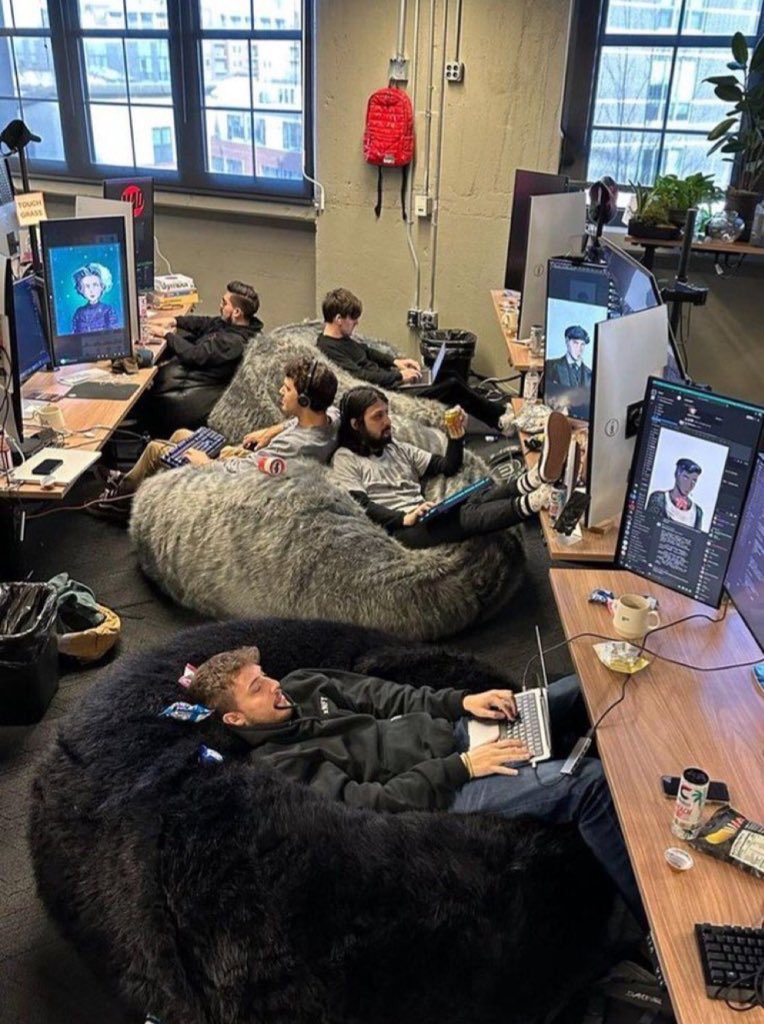 manishkhosiya's tweet photo. You can make $250 per day, If you've:

1. A laptop
2. Wifi
3. Time

Here are:
- 7 Websites that pays you everyday: https://t.co/3Pypi5rOke