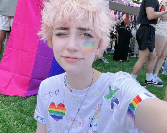 🏳️&zwj;⚧️🏳️&zwj;🌈 wooo gay christmas https://t.co/TA9BhueuAI