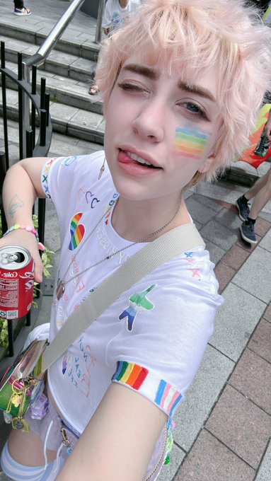 🏳️&zwj;⚧️🏳️&zwj;🌈 wooo gay christmas https://t.co/TA9BhueuAI