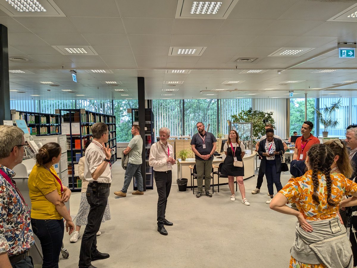 15 students/alumni of the MCMI visited #HSU for MCMImeets@HSU/UniBw H 2024. We invited Claude Bruderlein (Harvard T. Chan School of Public Health). He was having a pitch about “Negotiation". Afterwards, he started with the MCMI course. It was good to see students/alumni.#HSU#ZWW