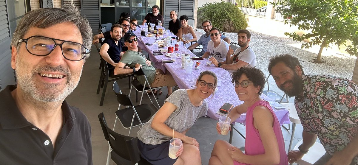 Después de un torneo de paddle🎾, empieza el verano para <a href="/UrologiaLaFe/">UrologiaLaFe</a> en casa de <a href="/EstherMtzCuenca/">Esther Martínez Cuenca</a> y <a href="/dr_arlandis/">Salvador Arlandis</a>, gracias por vuestra hospitalidad! Feliz verano a todos! 🌞