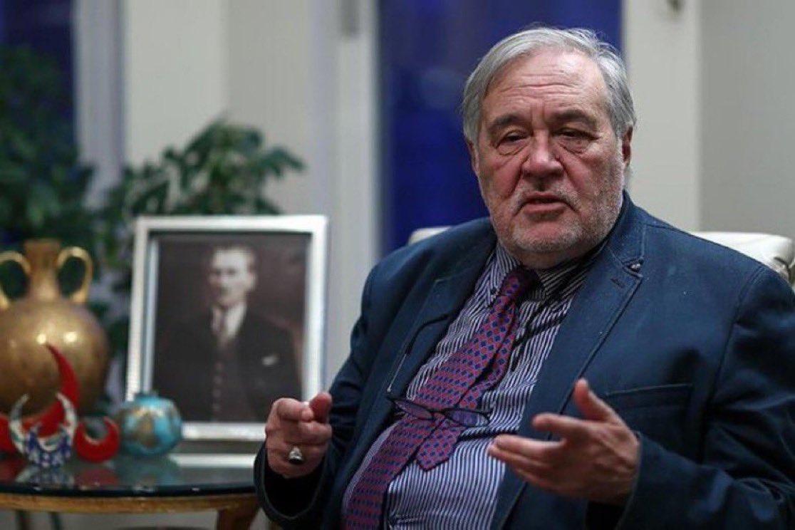 Mülteci dediğimiz 10 bin, 50 bin olur. Onlar da geçici; şartlar iyileşince kendi yurtlarına gönderilir.

Gayri resmi 13 milyon mültecinin olduğu bir ülkede mülteci değil, üstü örtülü bir istila vardır. 

İlber Ortaylı 

#ÜlkemdeMülteciİstemiyorum #kayseri