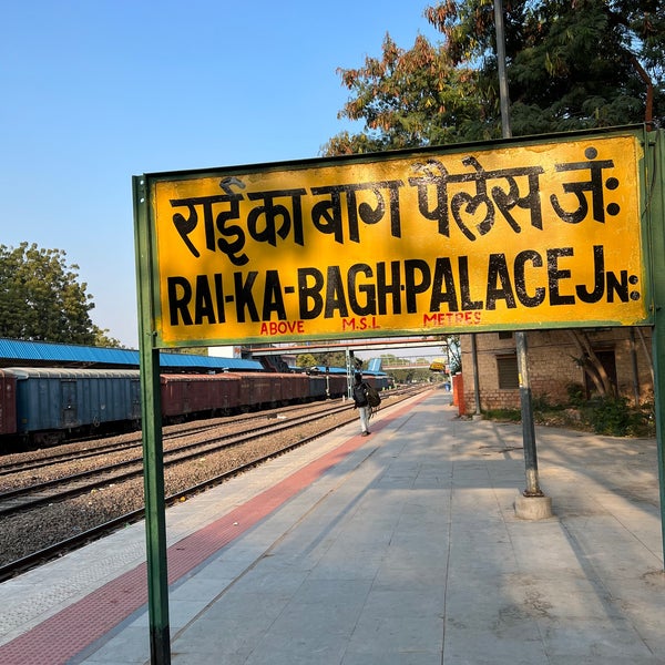 TejpalMirdha's tweet photo. राईका बाग आंदोलन........

देवासी (राईका) समाज द्वारा अपनी विभिन्न मांगों को लेकर जोधपुर में किए जा रहे आंदोलन का मैं समर्थन करता हूं एवं आप सभी से भी आग्रह करता हूं कि इस ऐतिहासिक आंदोलन का हिस्सा बने और देवासी (राईका) समाज की जायज मांगों का समर्थन करें।
#राईका #राईका_बाग_आंदोलन https://t.co/n1vYuK12rw