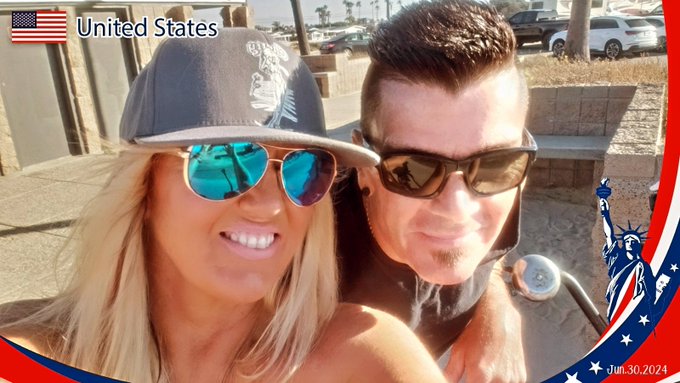 Happy Sunday Funday we went for a fun bike ride with our bikes all decorated! https://t.co/O8FfVCj2A<a href="/tag/realloyalfans"class="tags"><span>#realloyalfans</span></a>