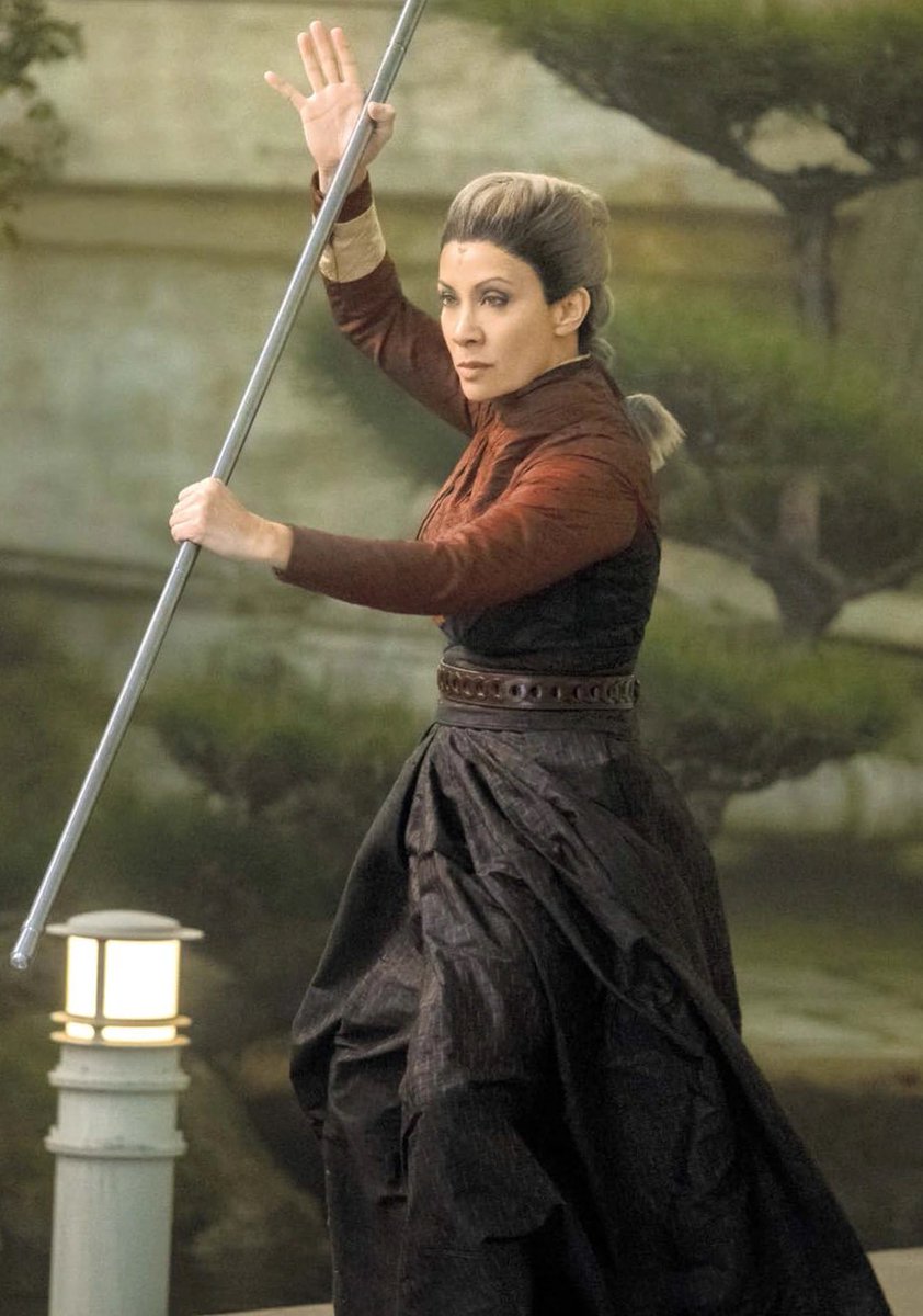 🧵 All current known lightsaber resistant materials and objects in Star Wars canon, starting with the obvious first choice, Beskar