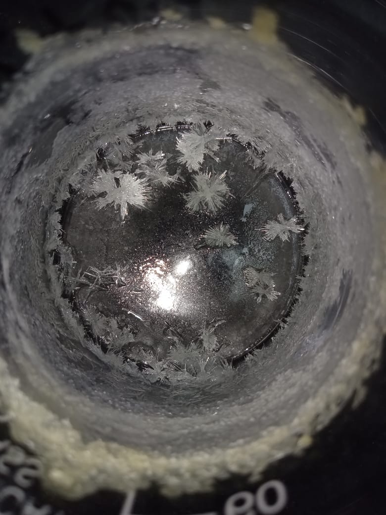 athavananand's tweet image. Growing crystals from a novel compound is a proud moment! ✨ Has anyone else experienced this magic? 😄