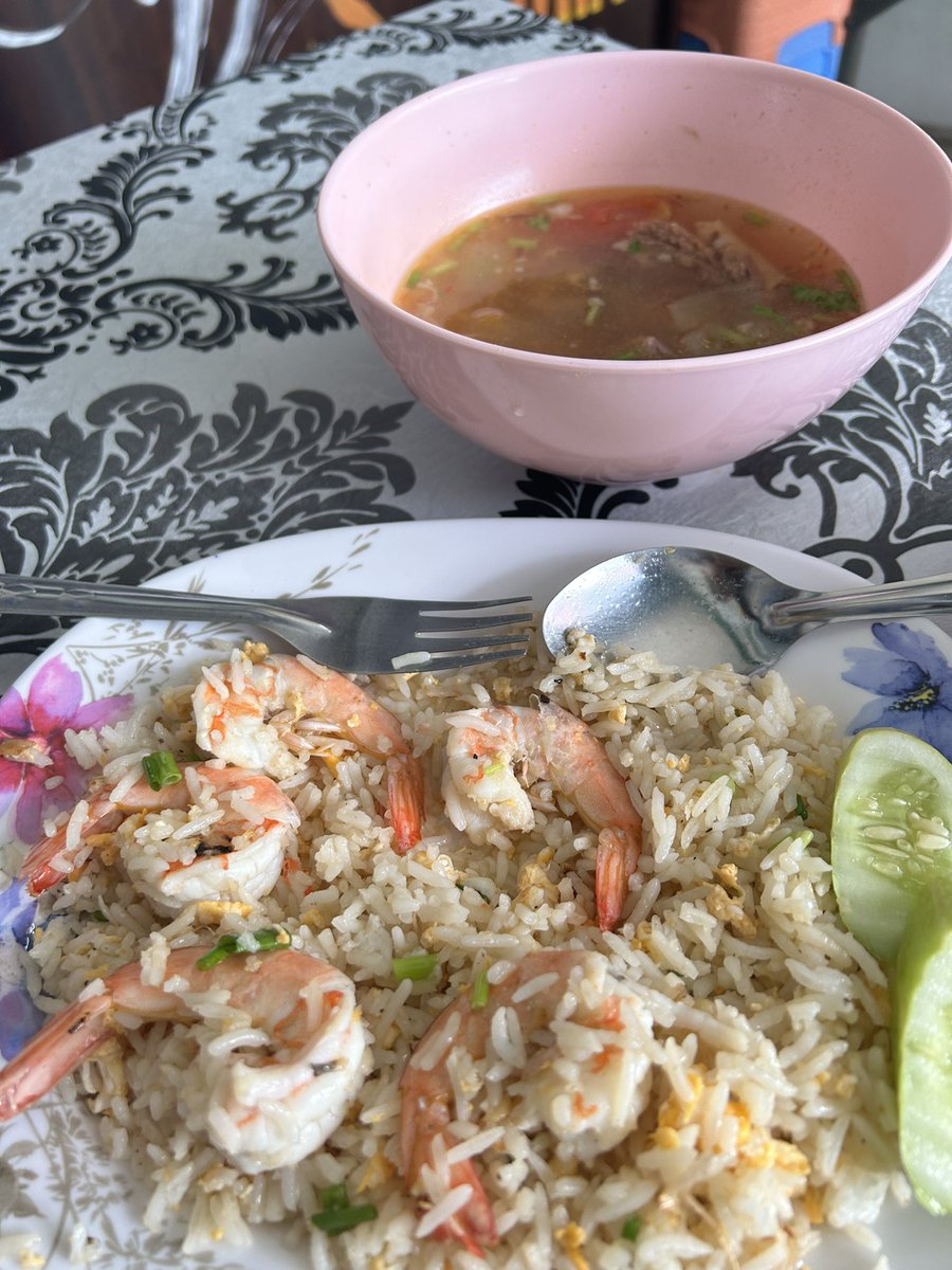 irkuhss's tweet photo. jumpa port nasi goreng udang besar2 fresh baru rm6 #kmss https://t.co/3R7bsGdvbt