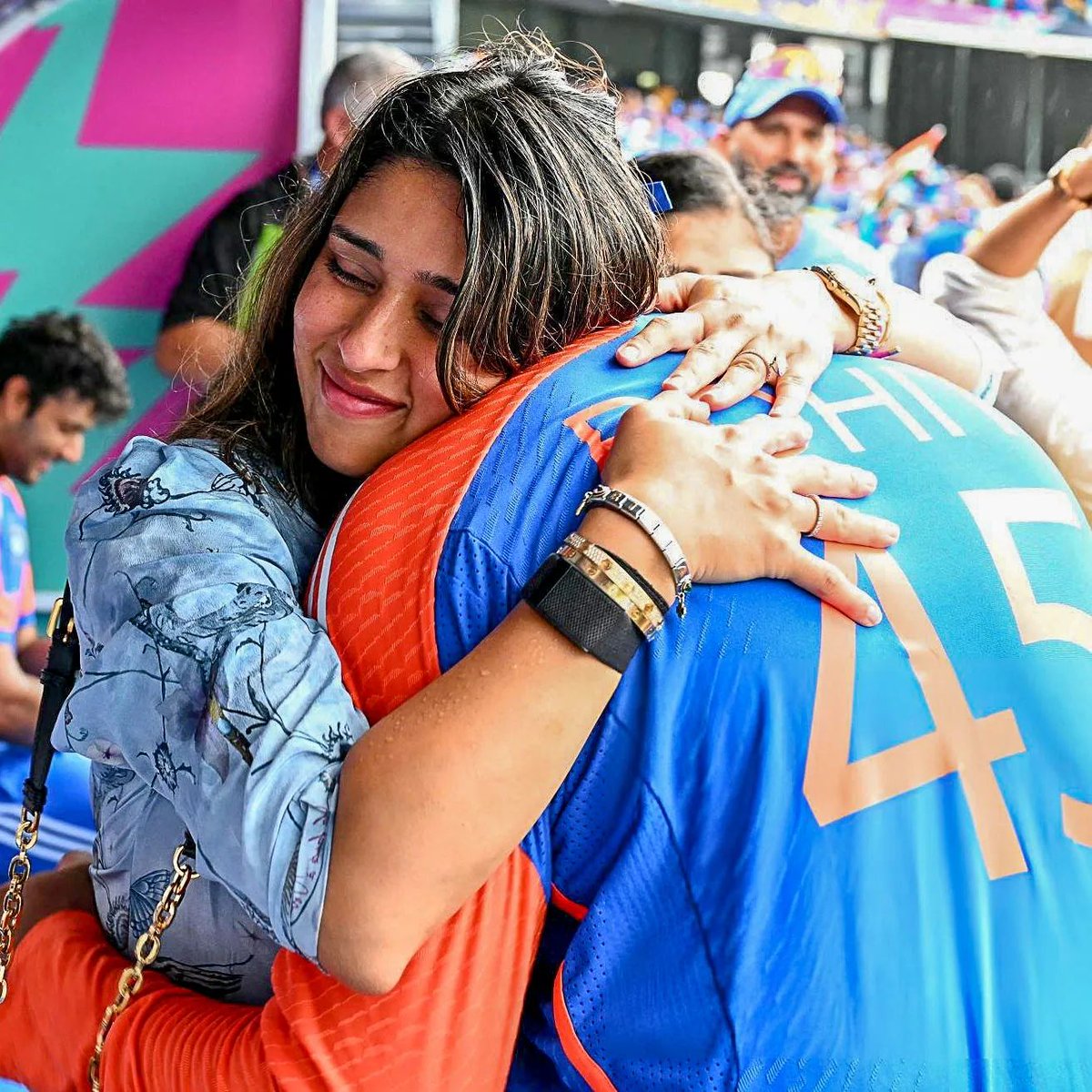 Krishan88701400's tweet photo. @JaikyYadav16 जो आपके दुख में भी साथ हो और जो आपकी खुशी में भी साथ हो उसे हमसफ़र कहते हैं https://t.co/KnxtDCOcJN