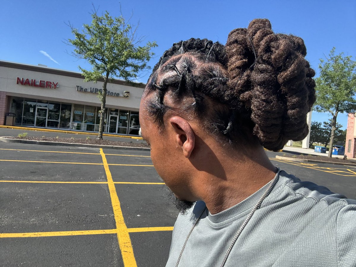 DoniverseRealms's tweet photo. 🌀 Fresh Look Alert! 🌀 Got my hair re-twisted and braided for a big event this weekend. Shoutout to Ashley, who is pretty asf, from Wraggs to Riches Salon for the sleek look. Ready to rock this weekend! Stay tuned for more updates. #NewLook #BraidedUp #EventReady #DonSiriusShow https://t.co/H0FyFbUAsS