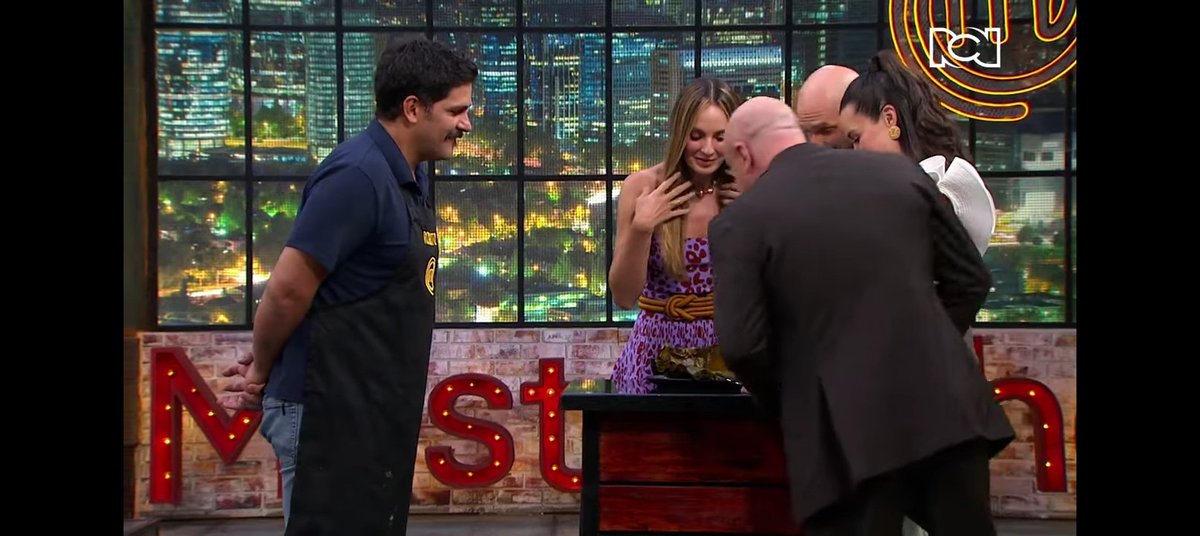 marita_loz's tweet photo. Ay no, que felicidad sentí hoy que vi #MasterChefCelebritycol y ver q a todos les encantó la #tongamanaba y sobre todo verla a @CLAUDIABAHAMON probando comida de mi tierra, gracias @ROBERTO_CANO por presentar un poquito  de nuestros sabores 😘 💕🫶🏻 #ily https://t.co/WbwHQmmDiV
