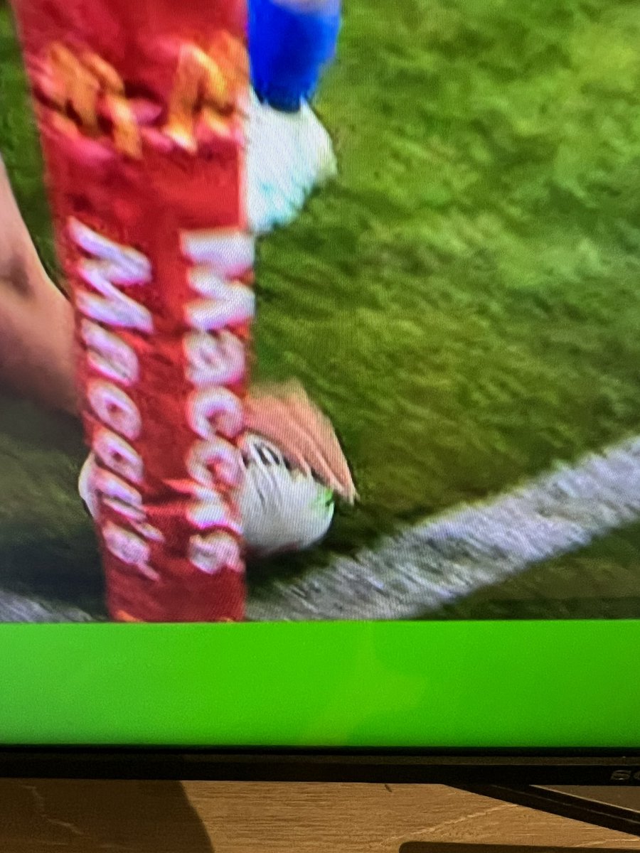 TyBJones86's tweet photo. @onyohead38 @LeagueScenePod First shot hand is covering the word steeden short of the line.. next shot you can see the word  steeden. Which mean he rollled the ball over the line.. and clearly it ain’t in his hand https://t.co/hfy8c6DyGs