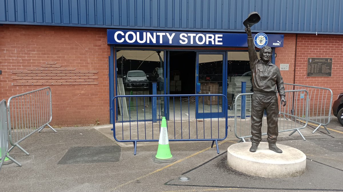 Ben (@ben_sk3) on Twitter photo Queued up all morning for the shirt release and the store is completely empty π‘ <a href="/StockportCounty/">Stockport County</a> Queued up all morning for the shirt release and the store is completely empty π‘ <a href="/StockportCounty/">Stockport County</a>