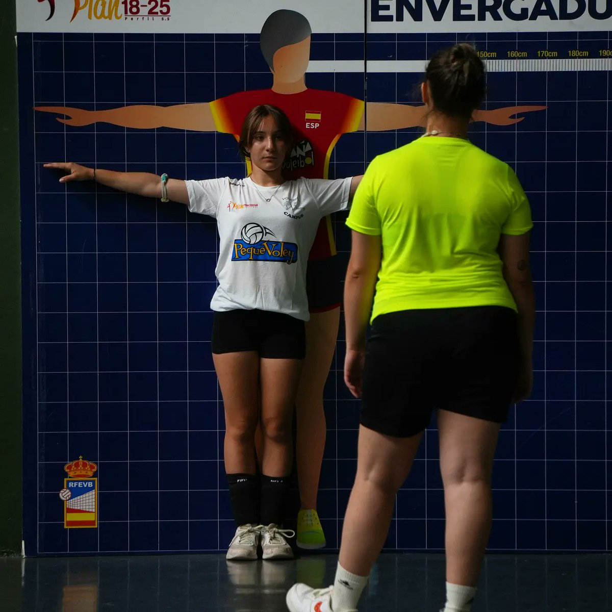 CampusRFEVB's tweet photo. 🔝 EMPEZAMOS CAMPUS 2024 🔝
🔜 Esta semana arrancamos con los campuseros y campuseras más pequeños.
Esperamos que disfruten al máximo de su semana de campus con nosotrxs 😍
➡️ Les adjuntamos algunas imágenes de lo que fue el día de ayer. https://t.co/iFWaVAxZqH