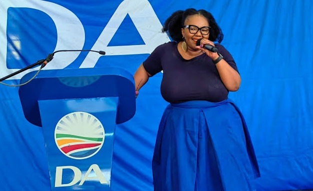 SABCNews's tweet image. The South African Democratic Teachers Union (SADTU) voiced its strong objection to the Democratic Alliance (DA) heading the Ministry of Basic Education. tinyurl.com/47arue4c