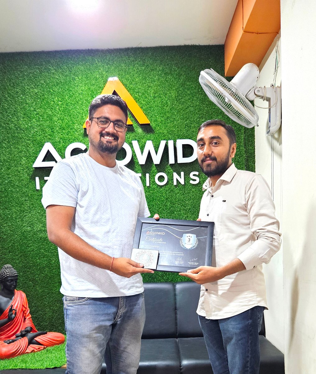 Aglowid's tweet image. 📢 Celebrating Excellence! 🎉

Join us in congratulating Jigar Hingrajiya on his 3-year work anniversary as a Motion Graphics Designer at Aglowid! 🎨✨Here&apos;s to many more years of collaboration &amp;amp; achievement!🥂

#WorkAnniversary #MotionGraphicsDesigner #Aglowid #TeamSuccess