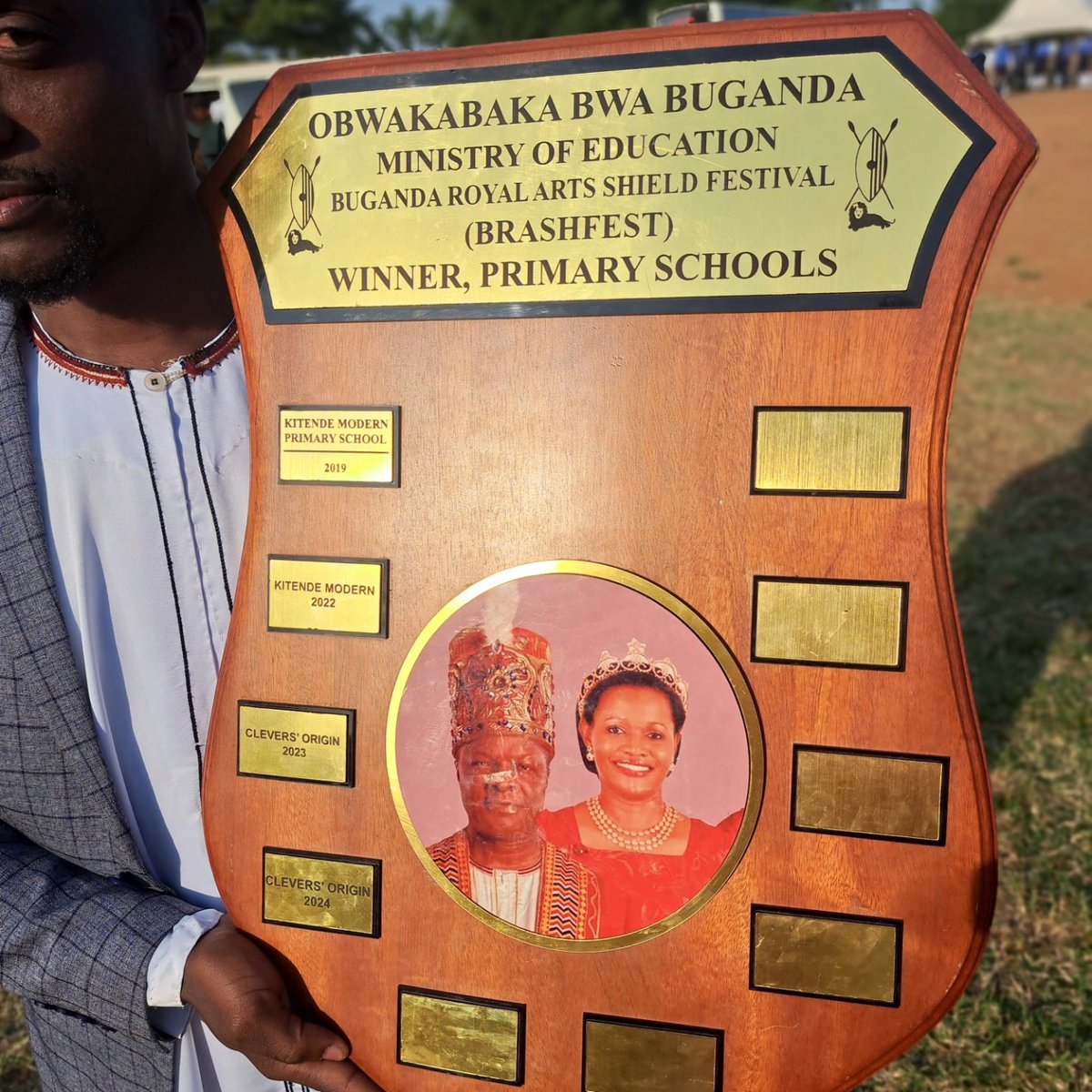 cleversorigin_'s tweet image. We are the winners of the Buganda Royal Arts Shield Festival (BRASHFEST) 2024.