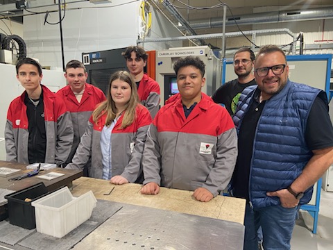 Clap de fin sur le 1er stage découverte organisé par l'<a href="/uimmca/">UIMM Champagne-Ardenne</a> , en partenariat avec le <a href="/cmqpmica/">CAMPUS DES MÉTIERS D’EXCELLENCE PMI GE</a> &amp; le <a href="/PoleFormationCA/">Pôle Formation UIMM Champagne-Ardenne</a> 
6 élèves du Lycée Bazin de <a href="/VilledeCMz/">Ville de Charleville-Mézières</a> ont découvert  les opportunités de l'industrie des #Ardennes .
Bilan: leur vision a changé &amp; est désormais positive