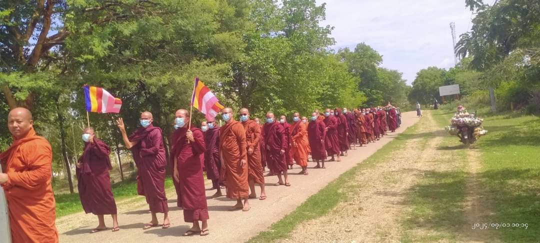 naingnaingaung's tweet photo. Today in the Magway Region, monks from Pauk Township in Pakkoku District took a stand by participating in a spiritual strike called Pattanikkuzhana, rejecting donations from the military council.
#MagwayRegion #2024Jul1Coup #WhatsHappeningInMyanmar https://t.co/wPRLcG49YI