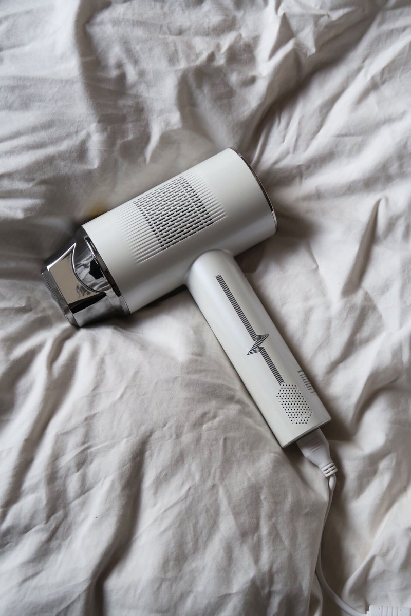 ad Let’s chat hair removal ! I’ve used the <a href="/CurrentBody/">CurrentBody</a> device with incredible results - permanent hair removal using laser technology that’s usually only available in professional clinics. 

+ 15% off 👌🏼

lauralouisebeauty.co.uk/currentbody-la…