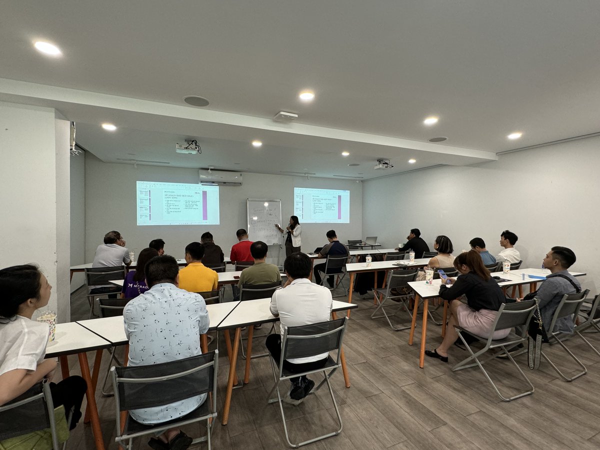 Hocvienkes24's tweet photo. 🎯Cảm ơn anh chị em đã dành thời gian tham gia buổi offline thứ 7 vừa qua do #MTrading và #Kes_Academy đồng tổ chức.

🌟Hẹn gặp lại anh chị em trong buổi offline tiếp theo

#offline_Events #KESacademy #mtrading #ForexTrading #kiemtienonline #scalping #xauusd https://t.co/2RoZIEq08D