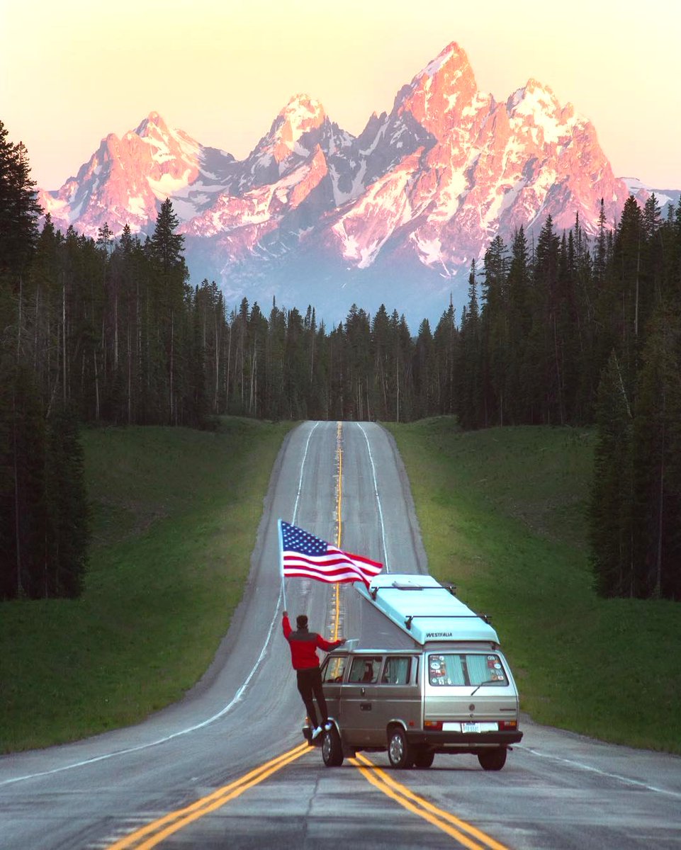 AmericanaAesth's tweet photo. Grand Tetons, Wyoming https://t.co/1Kg7FbHfa8