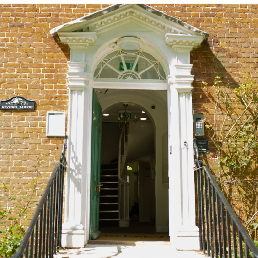 Stepping into a new workweek like🕺Do you also find it satisfying when the 1st of the month is also the start of a new workweek?
#theworkstation #officespace #workspace #officegoals #meeting #businessmeeting #meetingspace