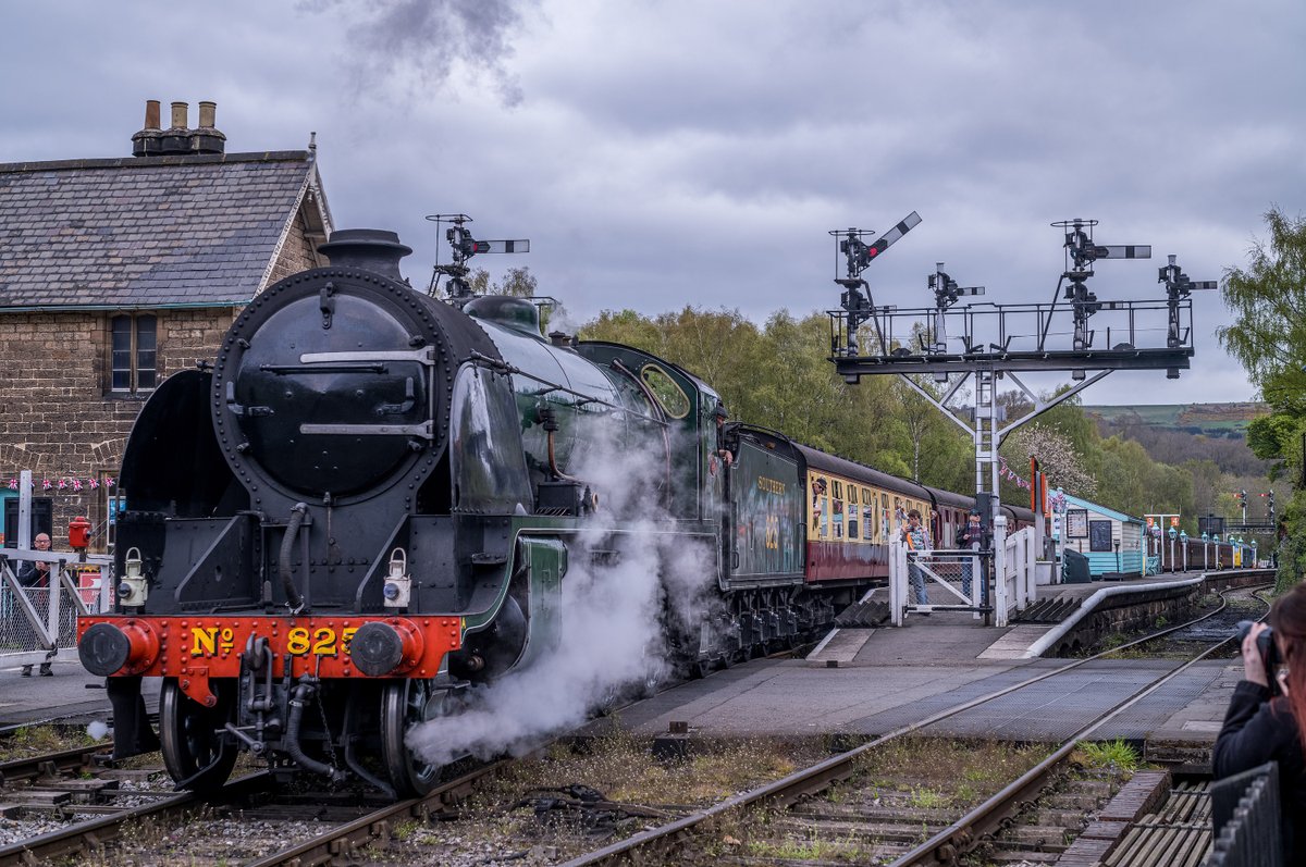 nymr's tweet photo. Happy July, summer is here and it's full steam ahead at the NYMR 🛤 🎫
🍷 Wine &amp; Cheese Speciality Service
🚂 Summer Moorlander
📽 Film trail
🛠 Goods Train Demos
🍪 Travel &amp; Treats
🛤 Diesel Footplate Experiences
🌼 Family fun
📅 ...and our daily services https://t.co/hpnxrSqli4 https://t.co/tTYemOaPVz