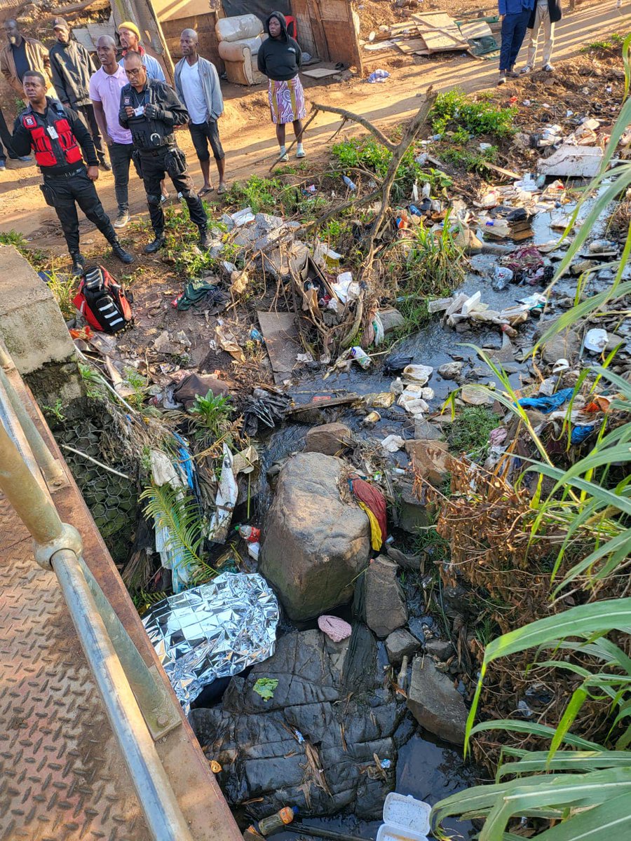 _ArriveAlive's tweet photo. The body of a woman was discovered in a river in Magwaveni https://t.co/hKMkHvmo52
#ArriveAlive #BodyDiscovered @ReactionUnitSA https://t.co/xn0MDubBoI